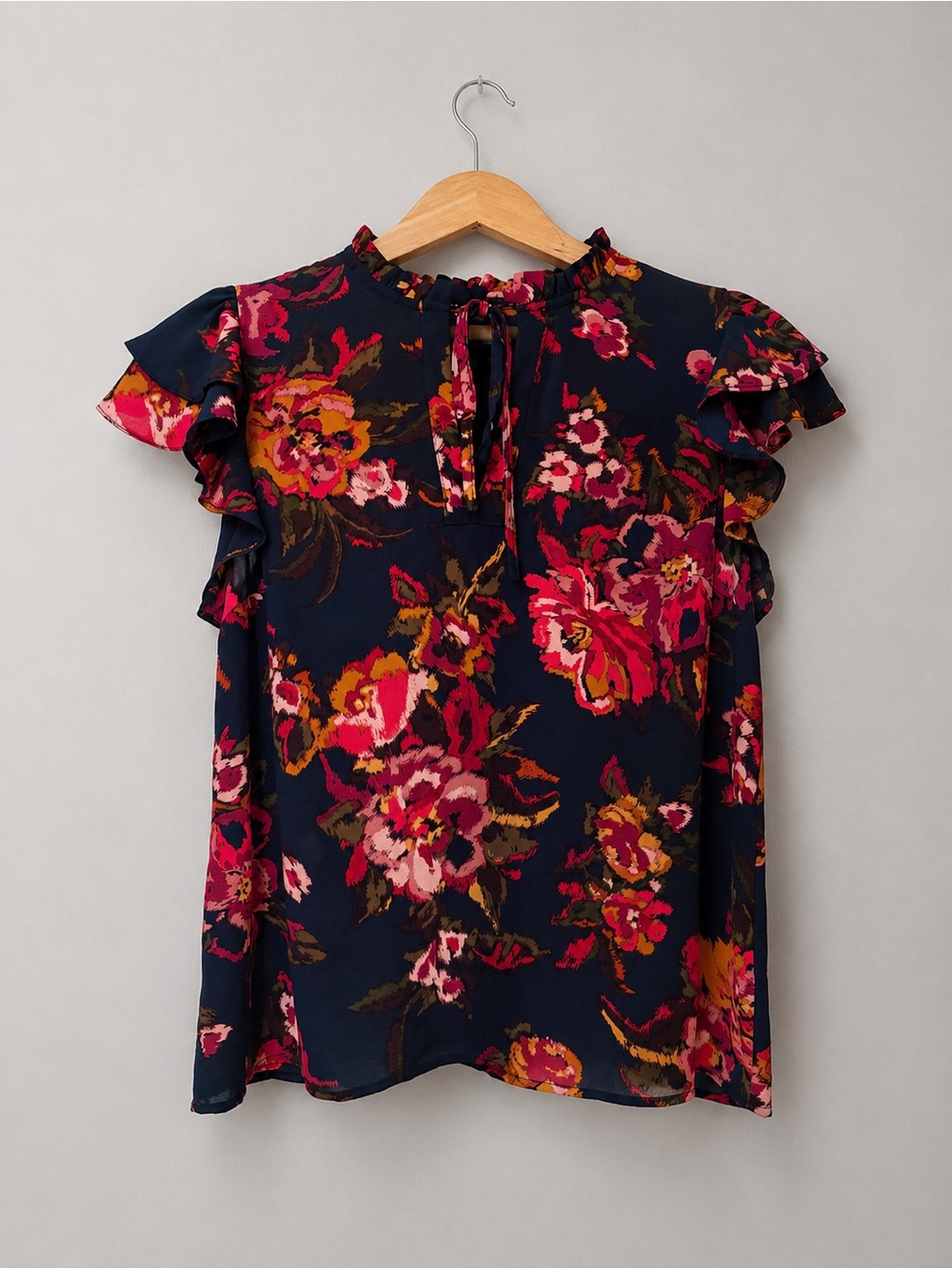 STATE Floral Blouse Women’s Medium Navy Pink Flutter Sleeve Tie Neck Top